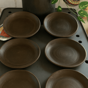 Pack x6 – Plato bajo de greda (Pomaire) para mesa chilena